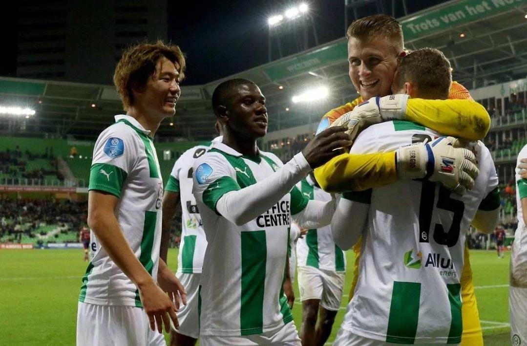 她成功巩固 她成功巩固