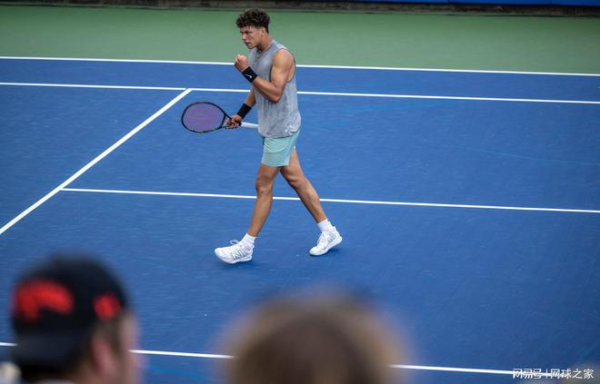 他通过细腻 他通过细腻