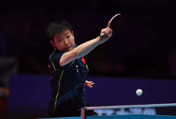 展示了足球 展示了足球