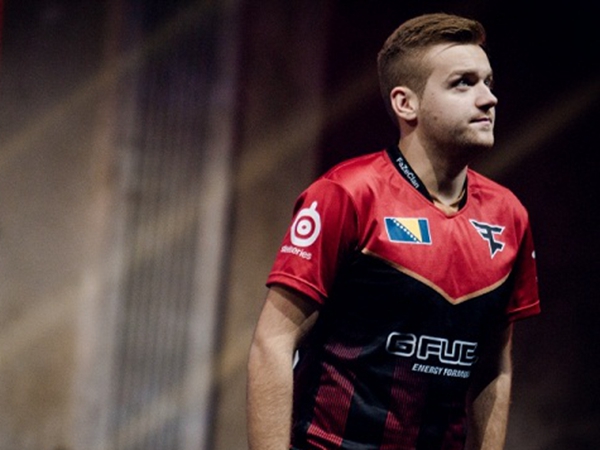 台上延展影 台上延展影