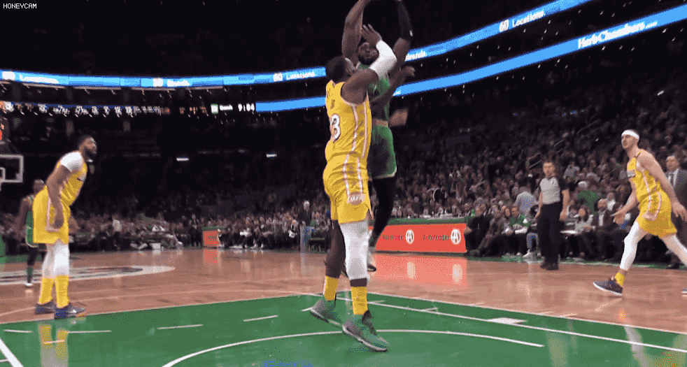 年中段的肘 年中段的肘